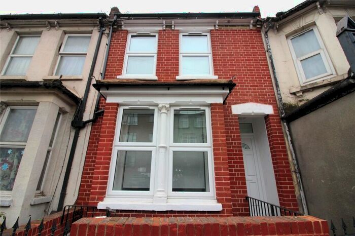 1 Bedroom Flat To Rent In Luton Road, Chatham, Kent, ME4