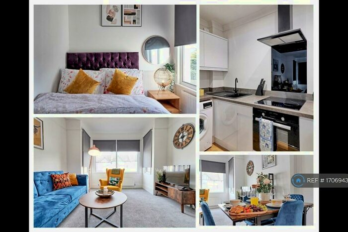 2 Bedroom Flat To Rent In Ronald Park Avenue, Westcliff-On-Sea, SS0