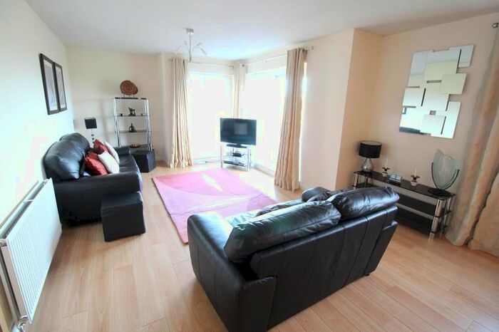 2 Bedroom Flat To Rent In Rubislaw Drive, Aberdeen, AB15