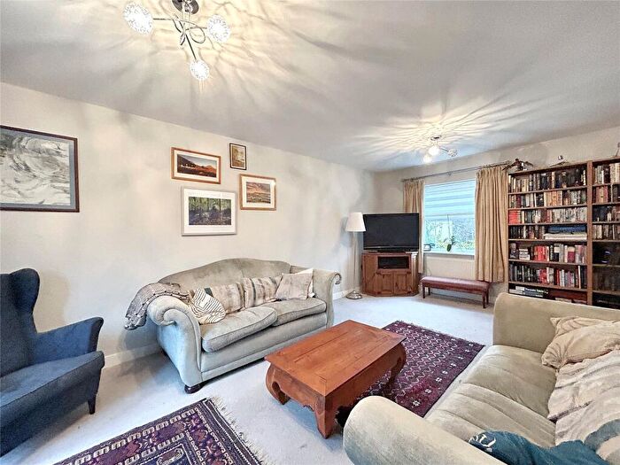 5 Bedroom End Of Terrace House For Sale In Swaledale Road, Warminster, BA12