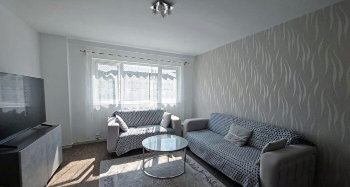 1 Bedroom Flat For Sale In Byron Way, Northolt, UB5
