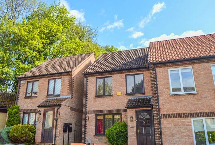 3 Bedroom Semi-Detached House To Rent In Ecton Park Road, Northampton, NN3