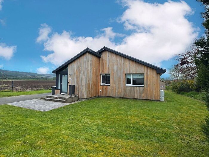 3 Bedroom Property For Sale In Bandley, Alford, AB33