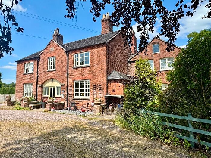 3 Bedroom Property For Sale In Walnut Tree Lane, Bradwall, CW11