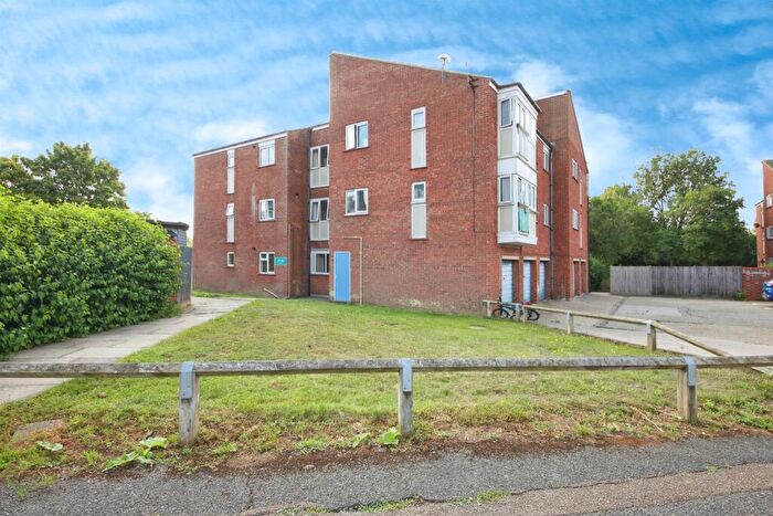 2 Bedroom Flat For Sale In Red Willow, Harlow, CM19