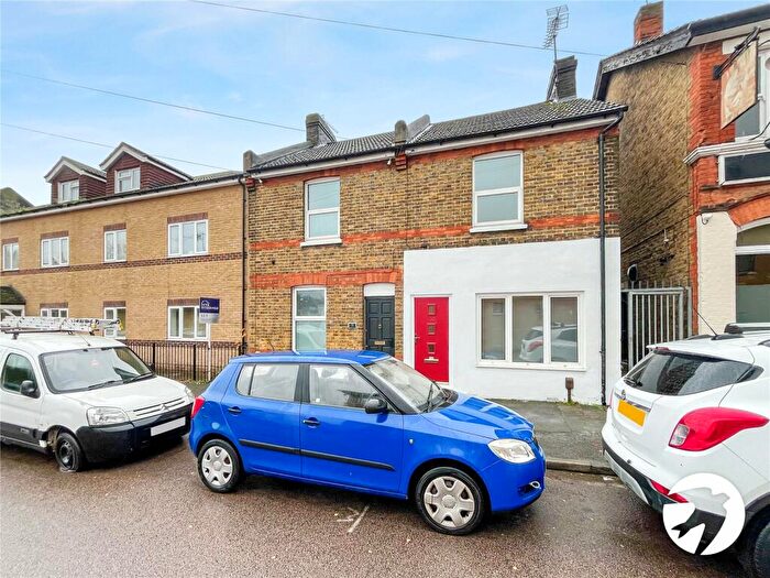 3 Bedroom End Of Terrace House To Rent In Cossack Street, Rochester, Kent, ME1
