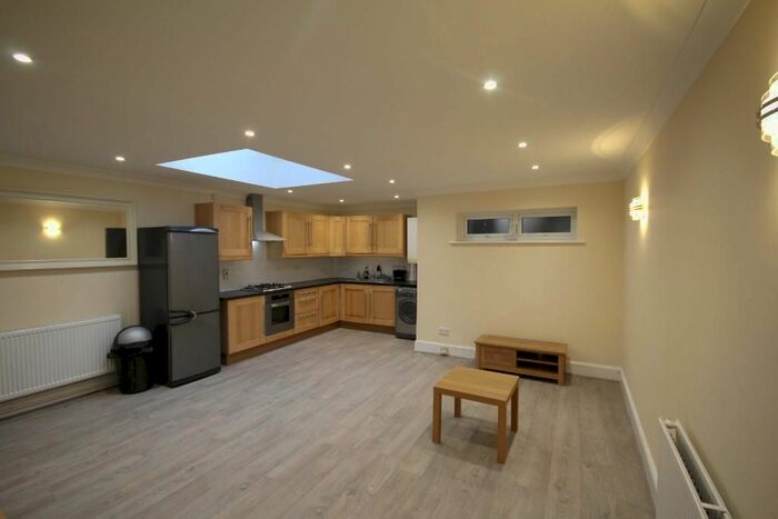 2 Bedroom Flat To Rent In Islington Park Street, Islington, London, N1