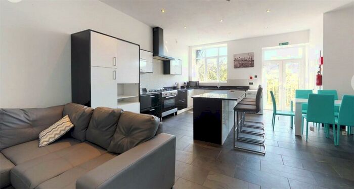 6 Bedroom Terraced House To Rent In College Avenue, Plymouth, Devon, PL4