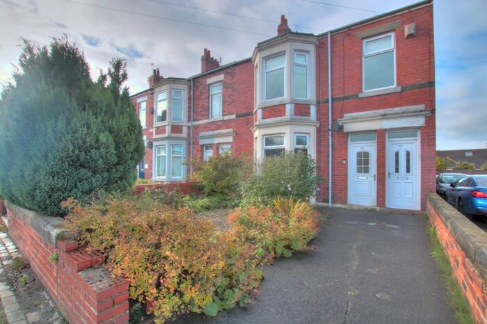 3 Bedroom Flat To Rent In East View, Newcastle Upon Tyne, NE13