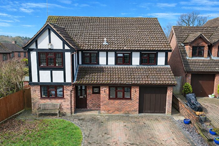 5 Bedroom Detached House For Sale In Peel Avenue, Frimley, Camberley, GU16