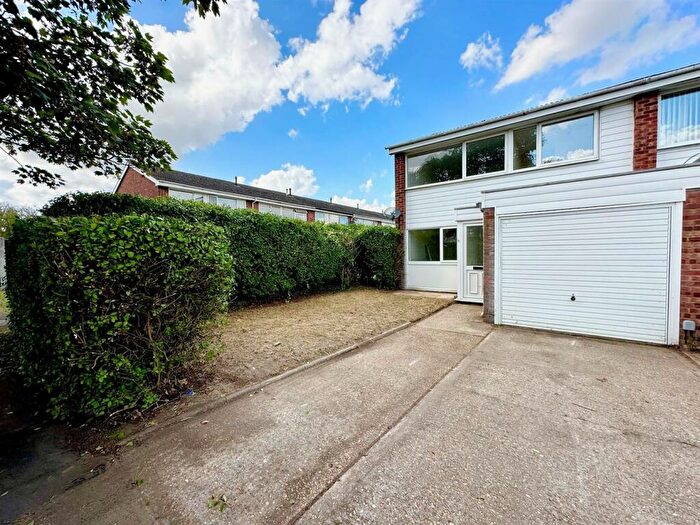 3 Bedroom Town House To Rent In Queensland Drive, Colchester, CO2