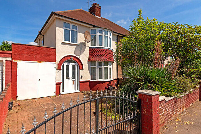 3 Bedroom Semi-Detached House For Sale In Harewood Road, Bedford, MK42