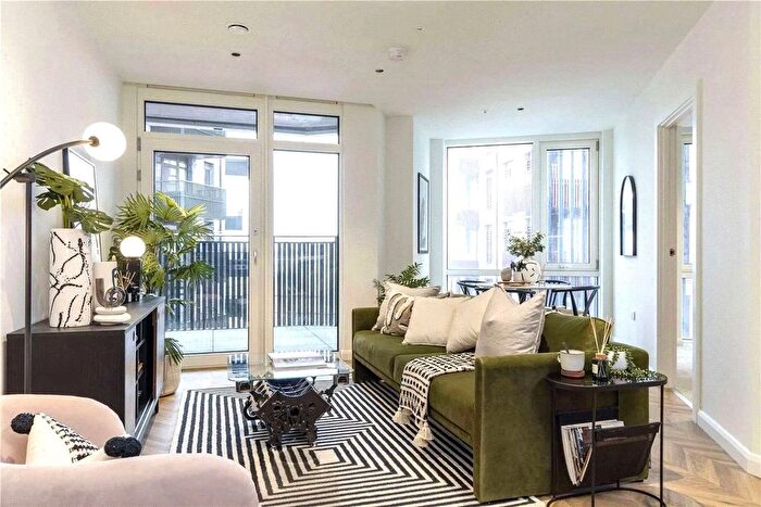 2 Bedroom Flat For Sale In Cerulean Quarter, Canning Town, E16