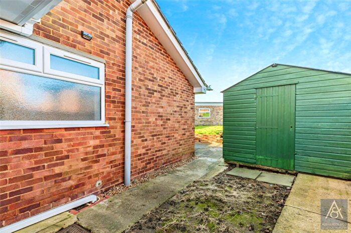 2 Bedroom Bungalow For Sale In Elm Drive, Deanshanger, Milton Keynes, MK19