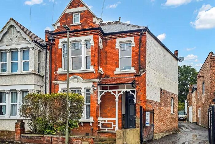 3 Bedroom Flat To Rent In Manor Pak Crescent, Edgware, HA8