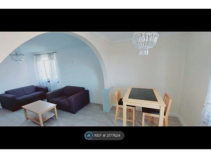 3 Bedroom Flat To Rent In Cornhill Drive, Aberdeen, AB16