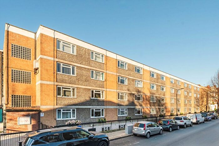 2 Bedroom Flat To Rent In Lime Grove, Shepherds Bush, W12
