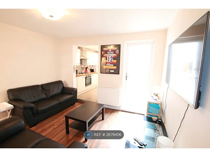 4 Bedroom Terraced House To Rent In Pitcroft Avenue, Reading, RG6