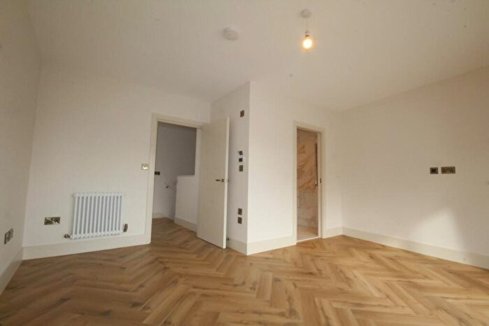 2 Bedroom Duplex For Sale In The Green, Surrey, CR6
