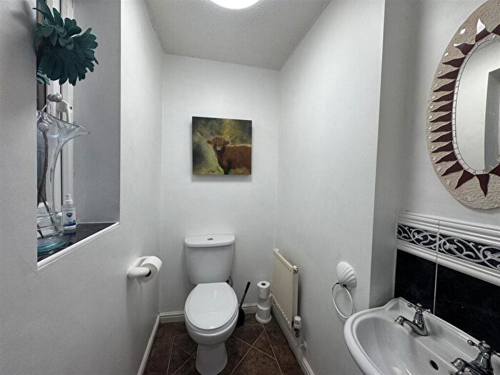 4 Bedroom Detached House For Sale In Valemount, Hadfield, Glossop, SK13