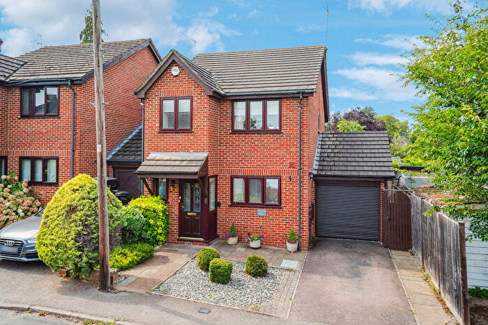 3 Bedroom Detached House For Sale In New Road, Cookham, SL6