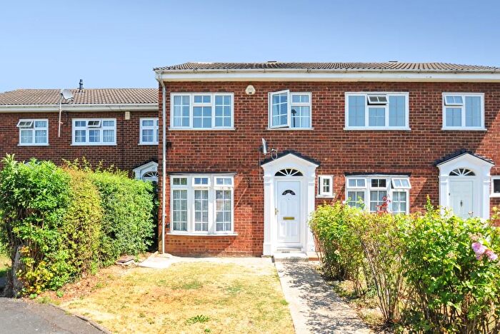 3 Bedroom Terraced House To Rent In Willows Close, Pinner, HA5