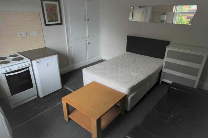 1 Bedroom Apartment To Rent In Mitford Place, Armley, Leeds, LS12