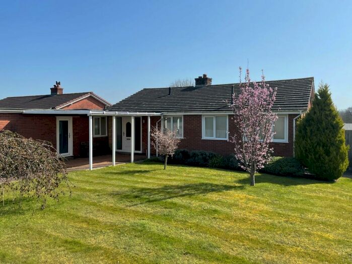 3 Bedroom Bungalow For Sale In Elmside, Willand, Cullompton, Devon, EX15