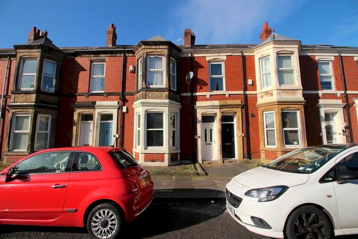 6 Bedroom Maisonette To Rent In Myrtle Grove, Jesmond, Newcastle Upon Tyne, NE2