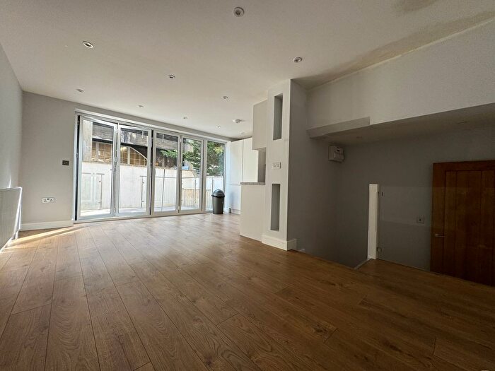 3 Bedroom Flat To Rent In Fairlawn Avenue, Chiswick, W4