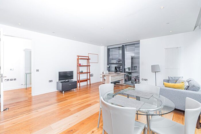 1 Bedroom Flat To Rent In , Simpson Loan, Edinburgh, EH3