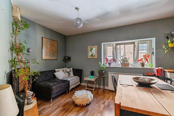 1 Bedroom Apartment For Sale In Stony Street, Frome, BA11