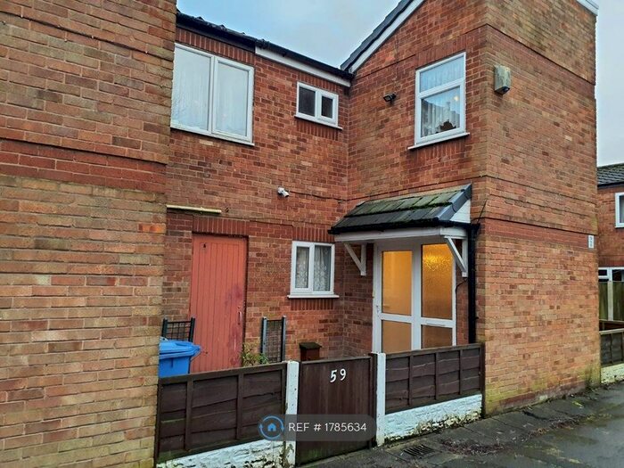 4 Bedroom Semi-Detached House To Rent In St. Katherines Way, Warrington, WA1