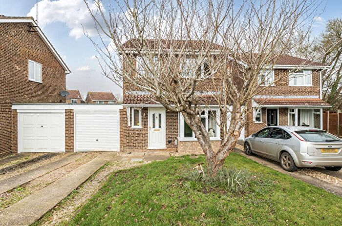 3 Bedroom Link Detached House For Sale In Magpie Way, Winslow, Buckingham, MK18