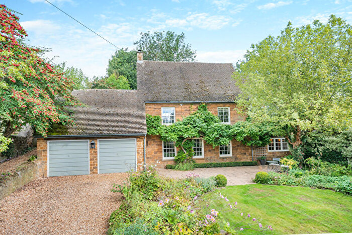 4 Bedroom Country House For Sale In Main Street Wroxton Banbury, Oxfordshire, OX15
