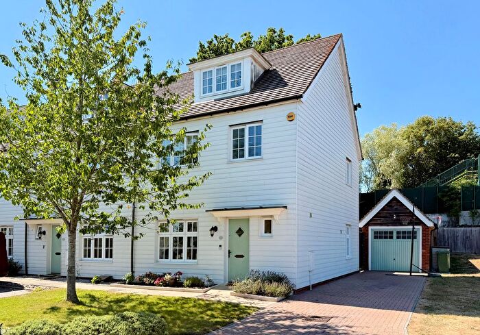 4 Bedroom End Of Terrace House For Sale In Lancaster Close, Hamstreet, TN26