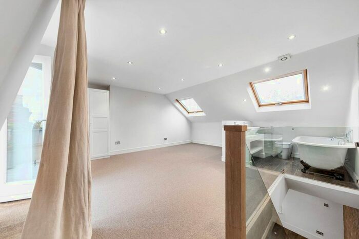 3 Bedroom Flat To Rent In New Kings Road, Fulham, London SW6