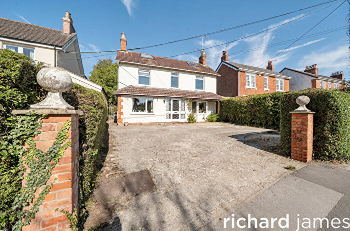 3 Bedroom Detached House For Sale In Restrop Road, Purton, SN5