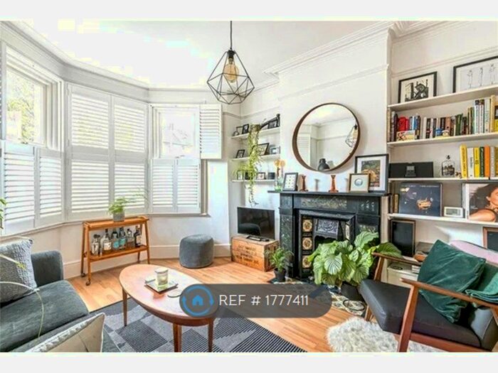 1 Bedroom Flat To Rent In Highworth Road, London, N11