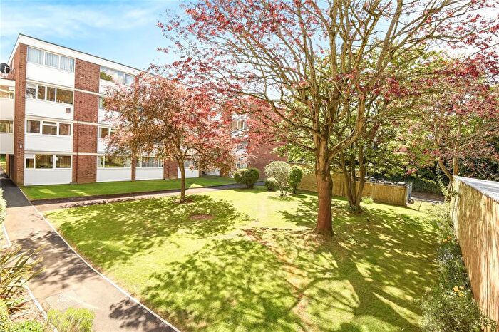 2 Bedroom Apartment To Rent In Petworth Court, Bath Road, Reading, Berkshire, RG1