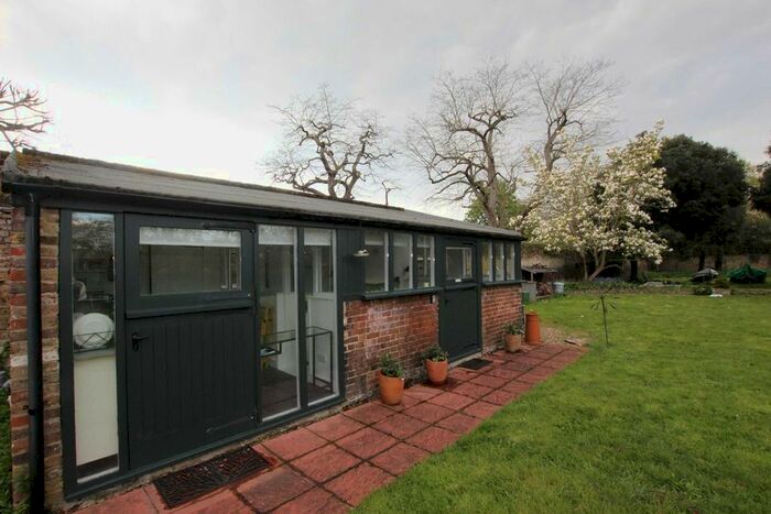 Studio To Rent In Thames Street, Sunbury-On-Thames, TW16