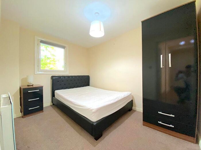 2 Bedroom Apartment To Rent In North Crescent, North Street, Leeds, LS2