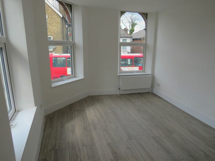 3 Bedroom Flat To Rent In Turnpike Lane, Turnpike Lane, N8
