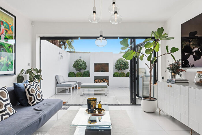 3 Bedroom Terraced House For Sale In Redmans Road, London, E1