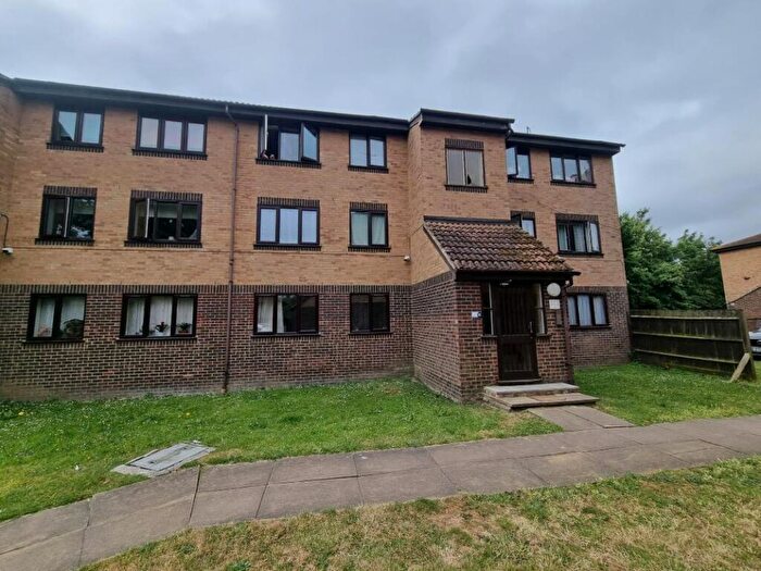 2 Bedroom Flat For Sale In Conway Gardens, Grays, Essex, RM17