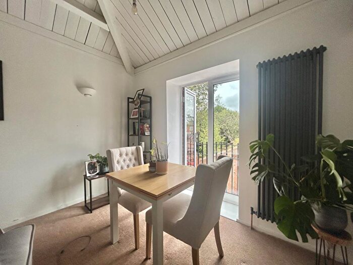 2 Bedroom Flat To Rent In Breakspear Mews, Henley On Thames, RG9
