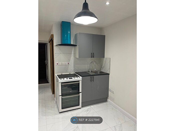 Studio To Rent In Bath Road, Slough, SL1