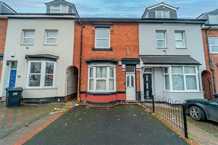 5 Bedroom House To Rent In Heeley Road, Birmingham, B29