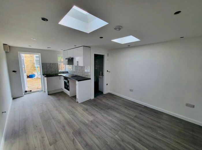 Studio To Rent In Campus Road, London, E17