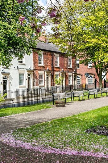 3 Bedroom Flat To Rent In Queen Square, Leeds, LS2